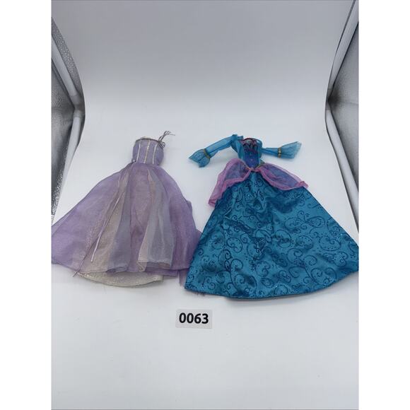 Vintage 1980s 90s Barbie Dresses Lot of 9 Outfits Wedding Princess Portuguese - Picture 2 of 9